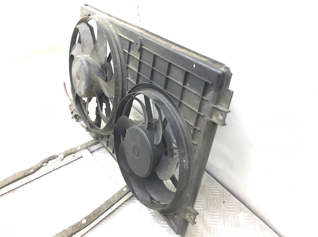 Вентилятор радиатора бу для Volkswagen Golf 5 1.9 TDi, 2007 г. Вентилятор радиатора бу для Volkswagen Golf 5 1.9 TDi, 2007 г.