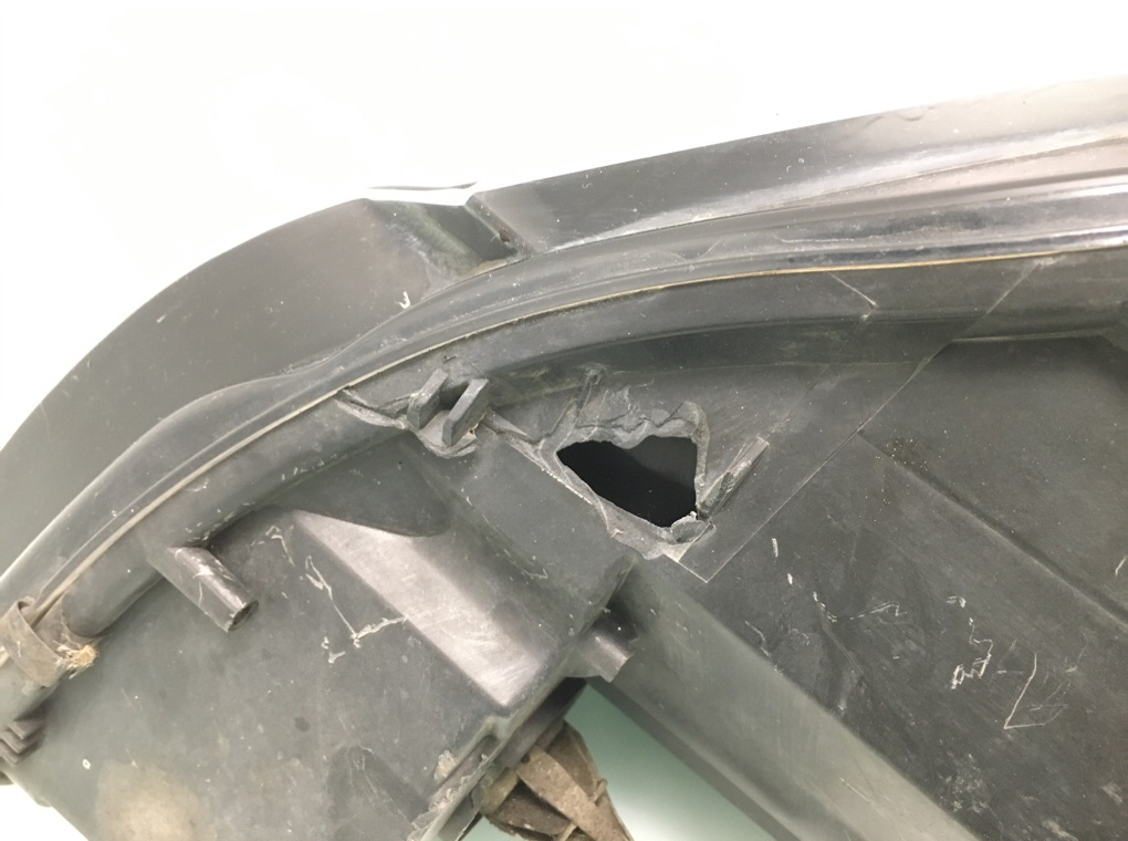 Фара правая бу для Peugeot 308 T9 1.6 HDi, 2014 г. Фара правая бу для Peugeot 308 T9 1.6 HDi, 2014 г.