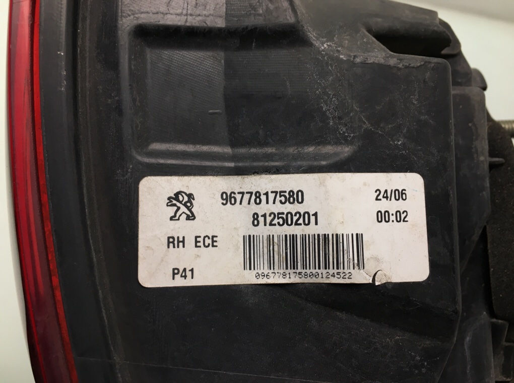 Фонарь задний правый бу для Peugeot 308 T9 1.6 HDi, 2014 г. Фонарь задний правый бу для Peugeot 308 T9 1.6 HDi, 2014 г.