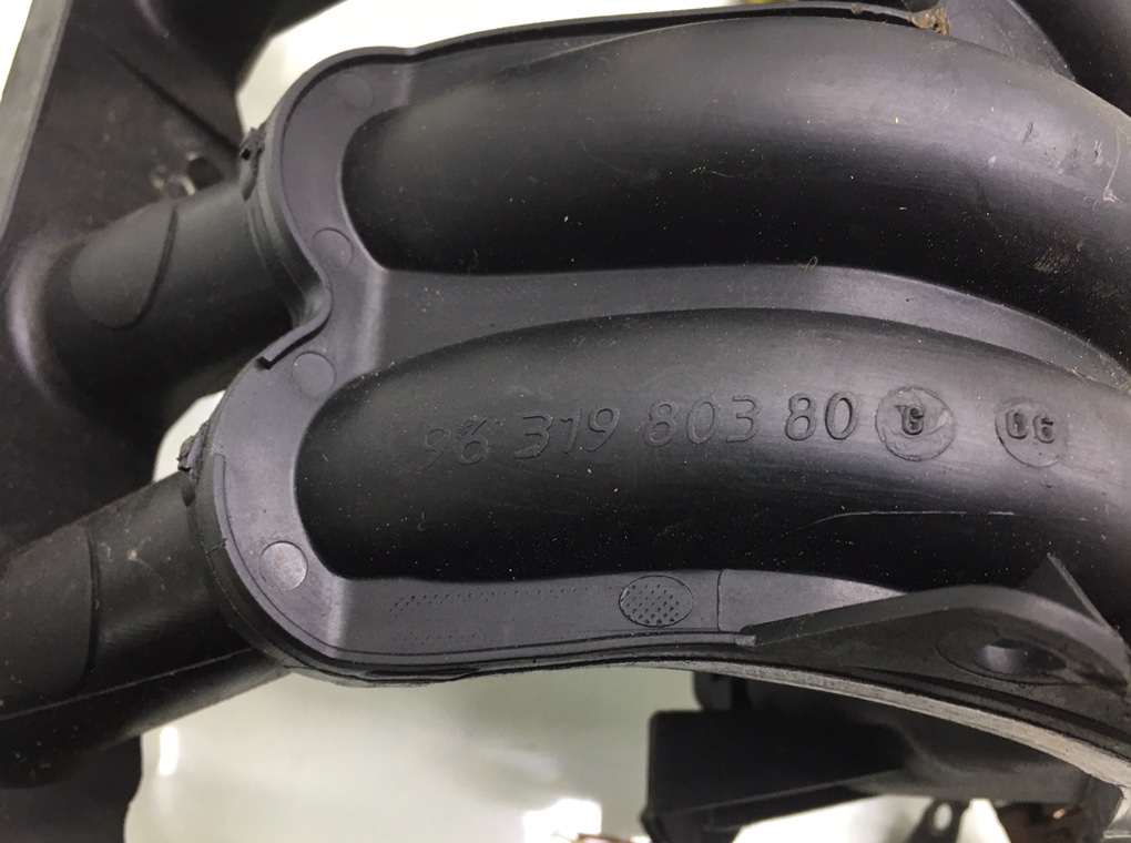 Коллектор впускной бу для Citroen C3 1 1.4 i, 2007 г. Коллектор впускной бу для Citroen C3 1 1.4 i, 2007 г.