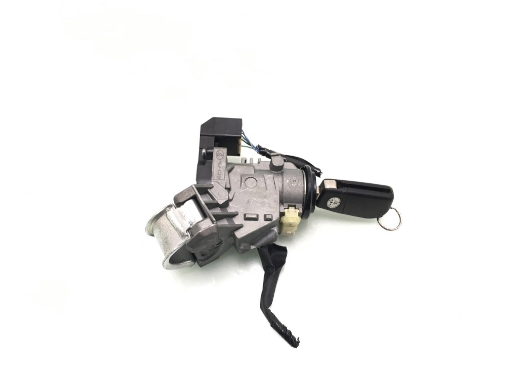 Замок зажигания бу для Toyota Auris 2 1.4 TD, 2014 г.