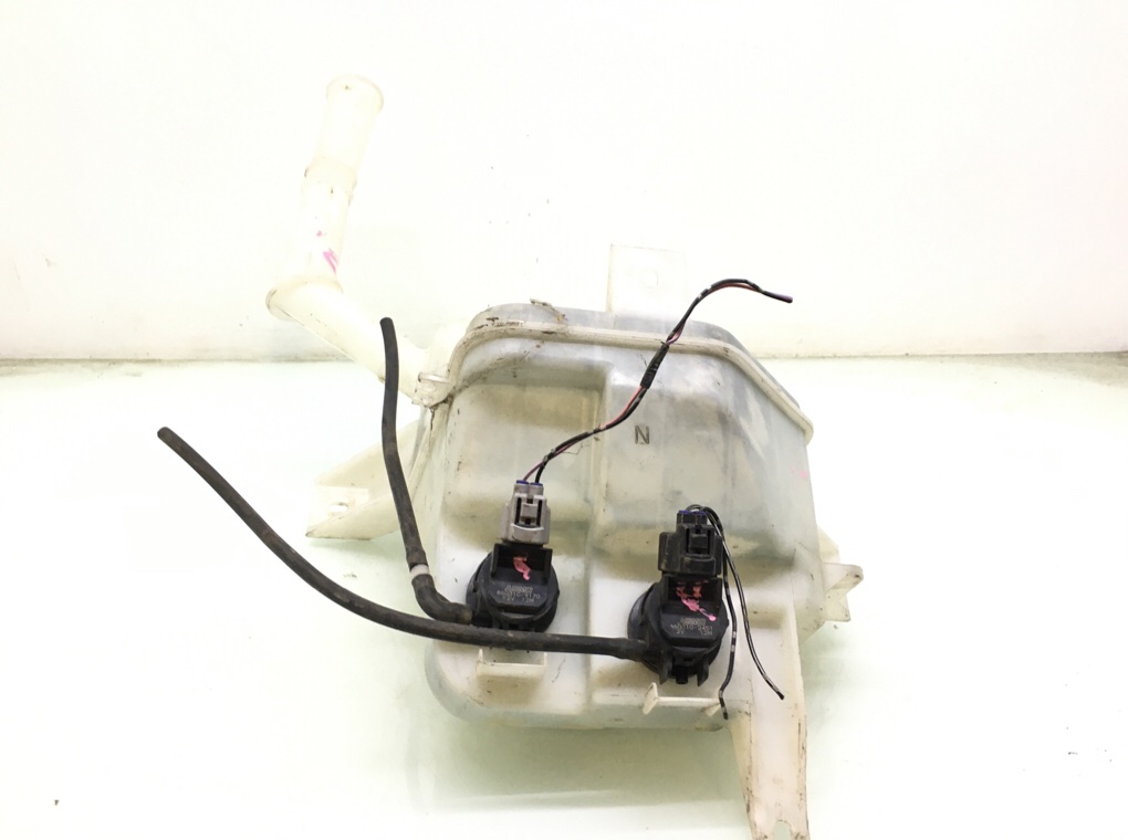 Бачок омывателя бу для Mazda 6  2 2.2 TD,  2010 г.