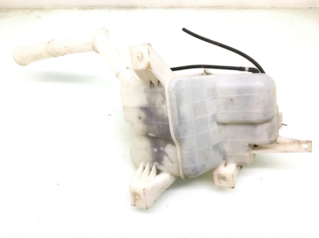 Бачок омывателя бу для Mazda 6  2 2.2 TD,  2010 г.