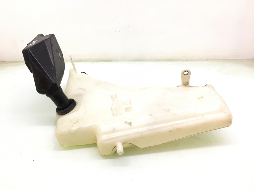 Бачок омывателя бу для Audi A5 2.0 TFSi, 2009 г. Бачок омывателя бу для Audi A5 2.0 TFSi, 2009 г.