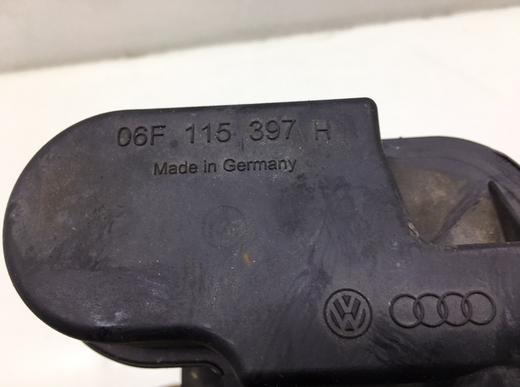 Корпус масляного фильтра бу для Audi A4 B7 2.0 TFSI, 2007 г. Корпус масляного фильтра бу для Audi A4 B7 2.0 TFSI, 2007 г.