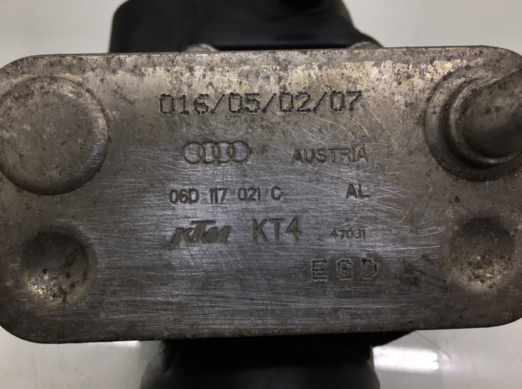 Корпус масляного фильтра бу для Audi A4 B7 2.0 TFSI, 2007 г. Корпус масляного фильтра бу для Audi A4 B7 2.0 TFSI, 2007 г.