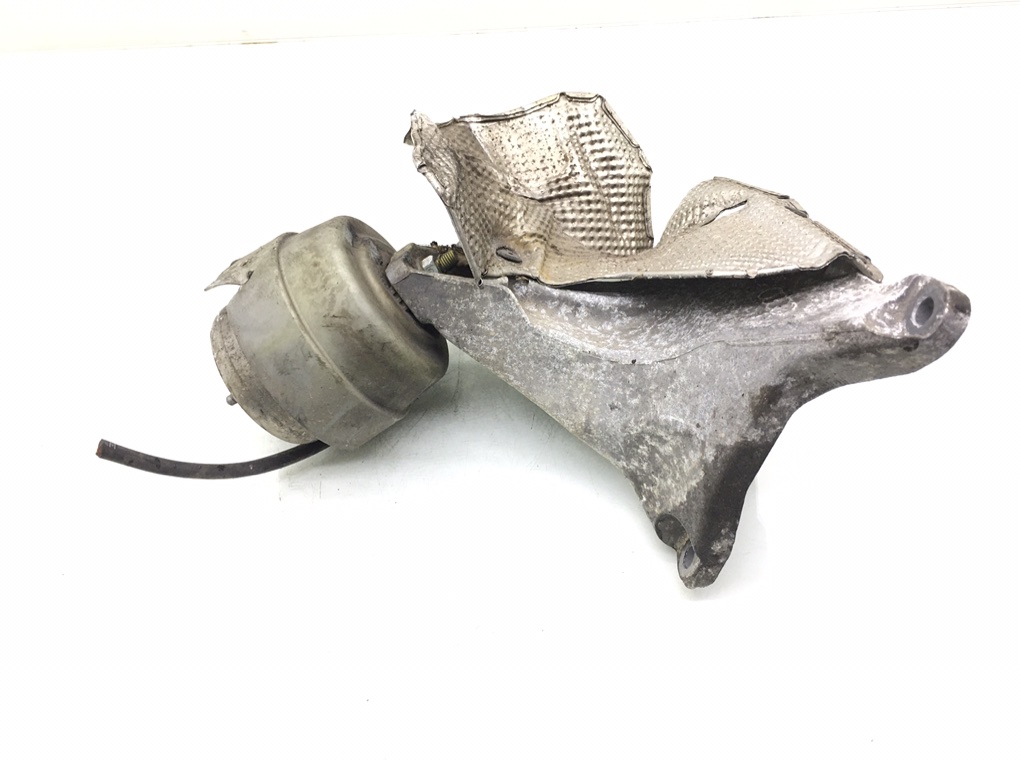 Подушка крепления двигателя бу для Audi A4 B7 2.0 TFSI,  2005 г.