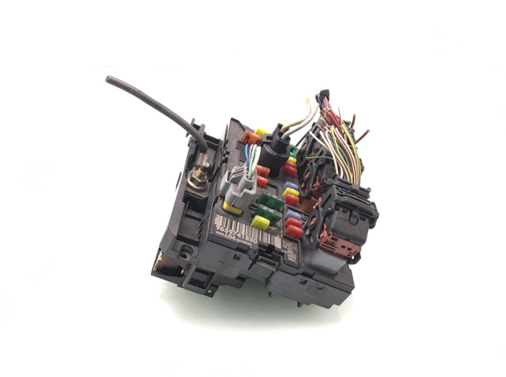 Блок предохранителей бу для Peugeot 307 1.4 i, 2005 г. Блок предохранителей бу для Peugeot 307 1.4 i, 2005 г.