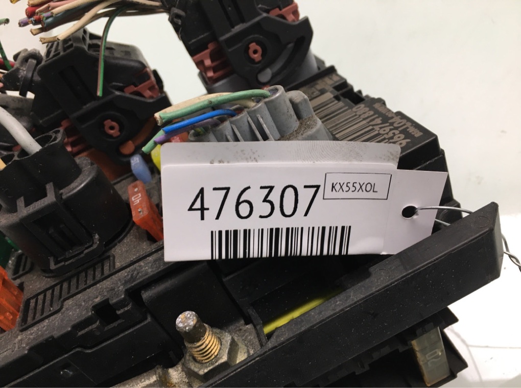 Блок предохранителей бу для Peugeot 307 1.4 i, 2005 г. Блок предохранителей бу для Peugeot 307 1.4 i, 2005 г.