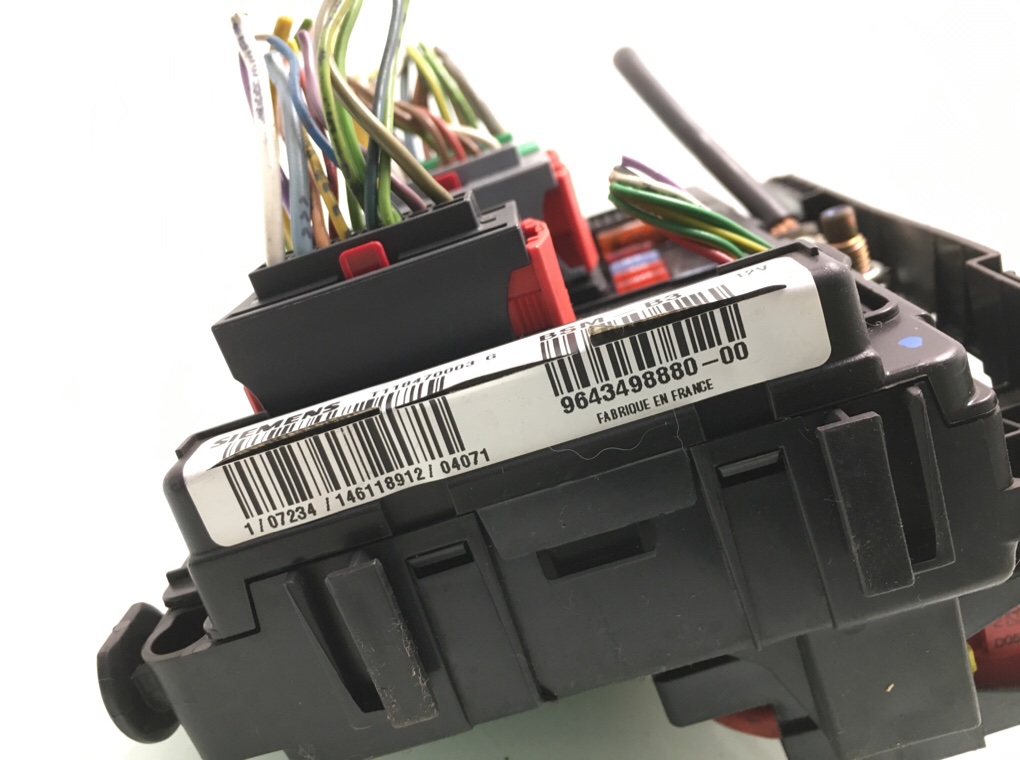 Блок предохранителей бу для Citroen Xsara Picasso 2.0 HDi, 2004 г. Блок предохранителей бу для Citroen Xsara Picasso 2.0 HDi, 2004 г.