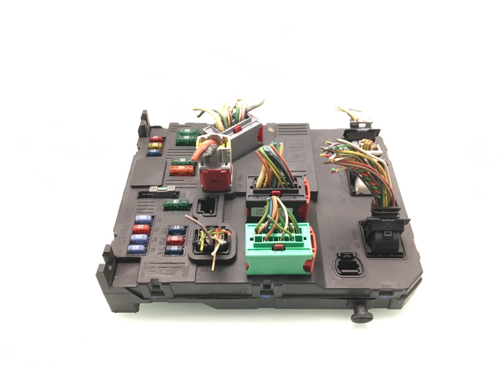 Блок комфорта бу для Citroen Xsara Picasso 2.0 HDi, 2004 г. Блок комфорта бу для Citroen Xsara Picasso 2.0 HDi, 2004 г.