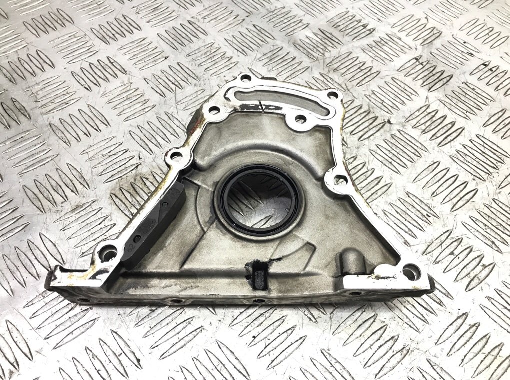 Крышка двигателя передняя бу для Nissan Primastar  1.9 DCi,  2004 г.