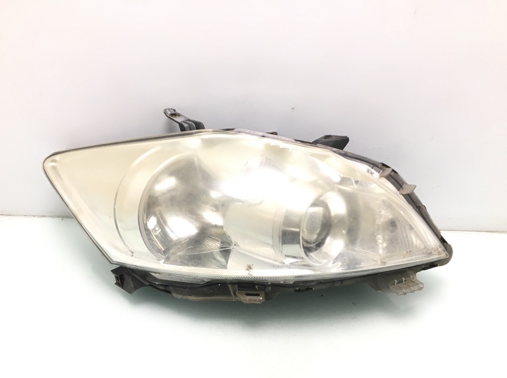 Фара правая бу для Toyota Auris 1.4 TD, 2011 г.