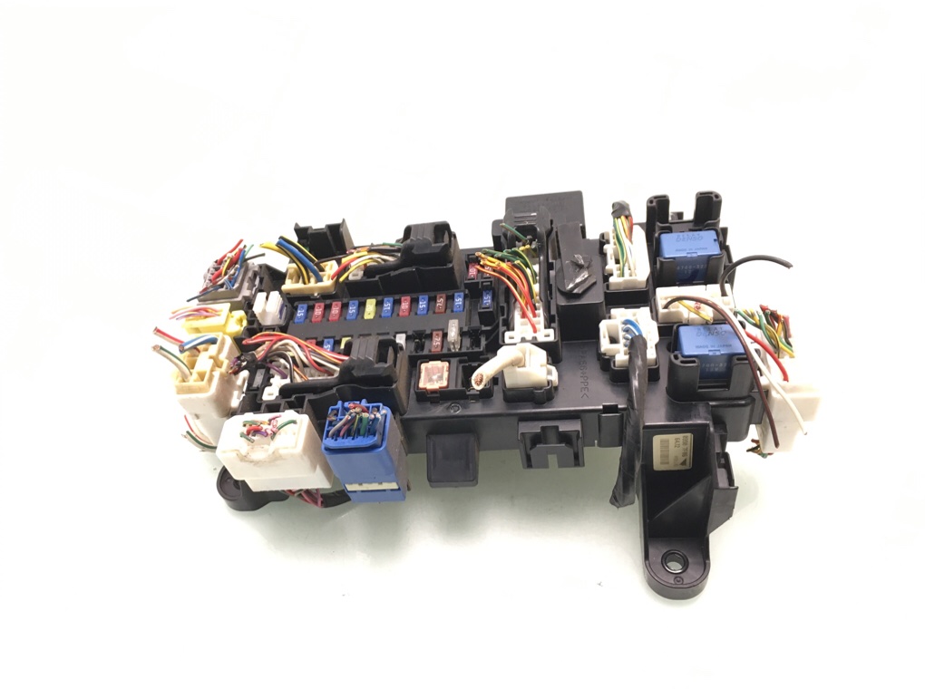 Блок предохранителей бу для Suzuki Grand Vitara 2 1.9 DDiS, 2007 г. Блок предохранителей бу для Suzuki Grand Vitara 2 1.9 DDiS, 2007 г.