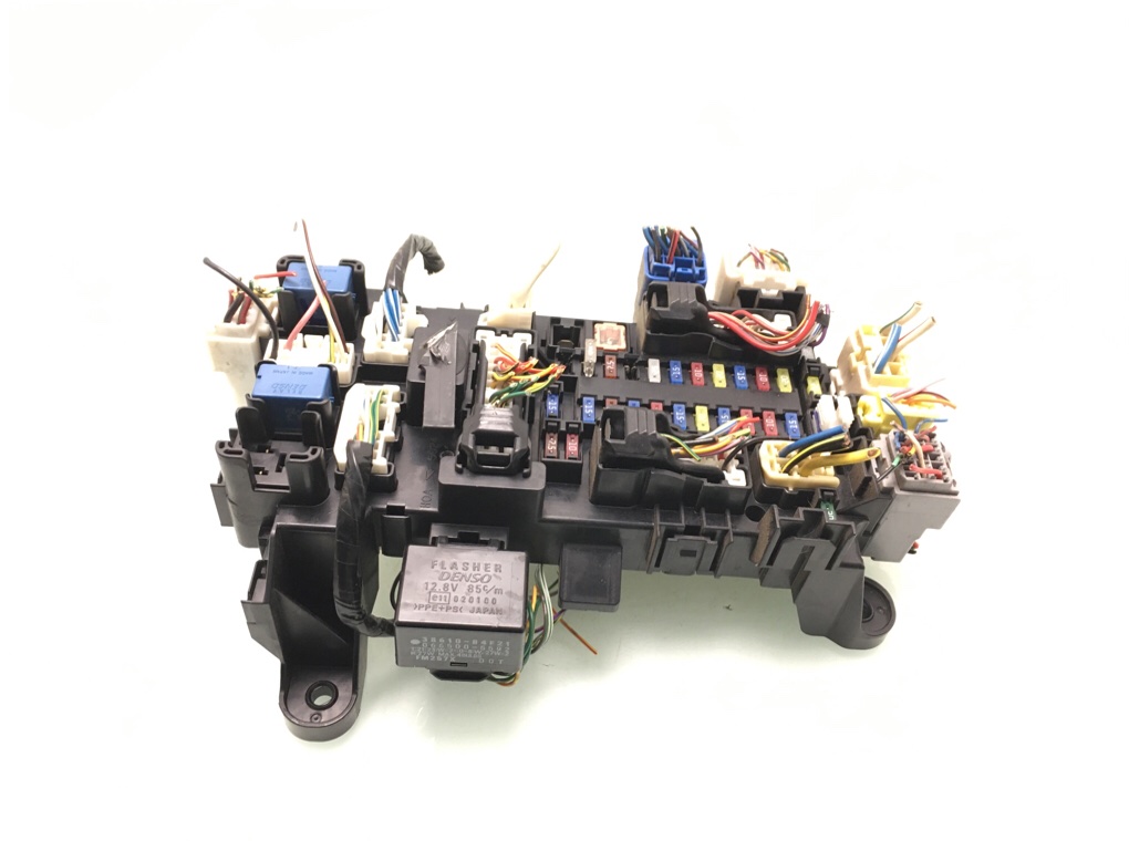 Блок предохранителей бу для Suzuki Grand Vitara 2 1.9 DDiS, 2007 г. Блок предохранителей бу для Suzuki Grand Vitara 2 1.9 DDiS, 2007 г.