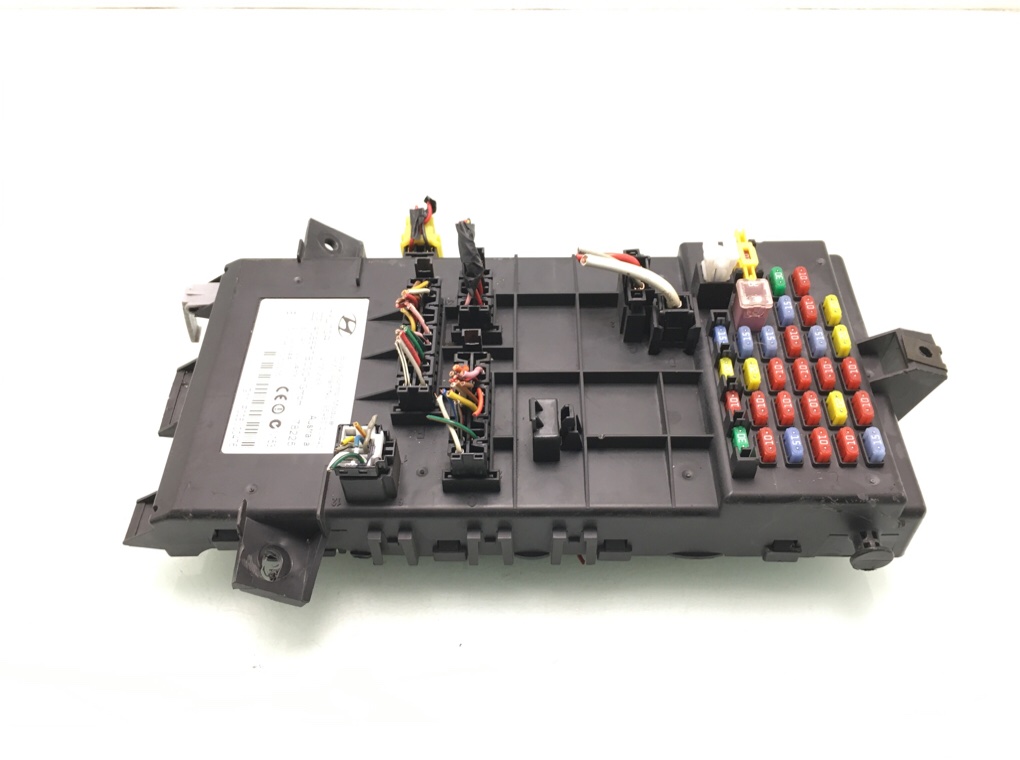 Блок предохранителей бу для Hyundai Coupe 2 2.0 i, 2007 г. Блок предохранителей бу для Hyundai Coupe 2 2.0 i, 2007 г.