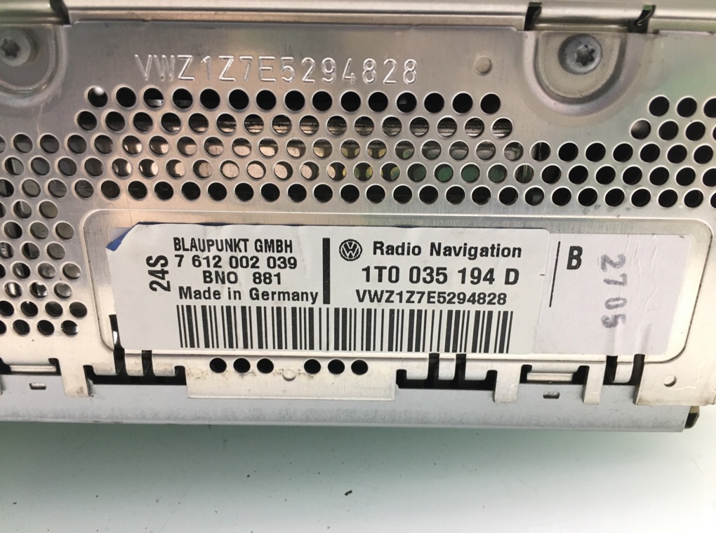 Магнитола бу для Volkswagen Golf 5 2.0 FSI,  2005 г.