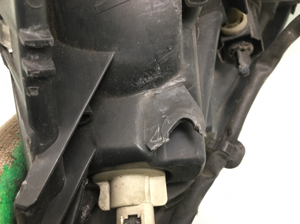 Фара левая бу для Toyota Yaris XP9 1.4 TD,  2009 г.