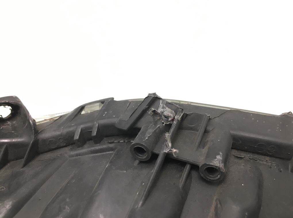 Фара левая бу для Toyota Yaris XP9 1.4 TD,  2009 г.