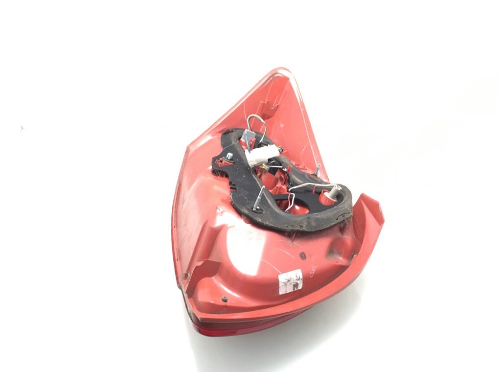 Фонарь задний правый бу для Toyota Auris  1.4 TD,  2011 г.