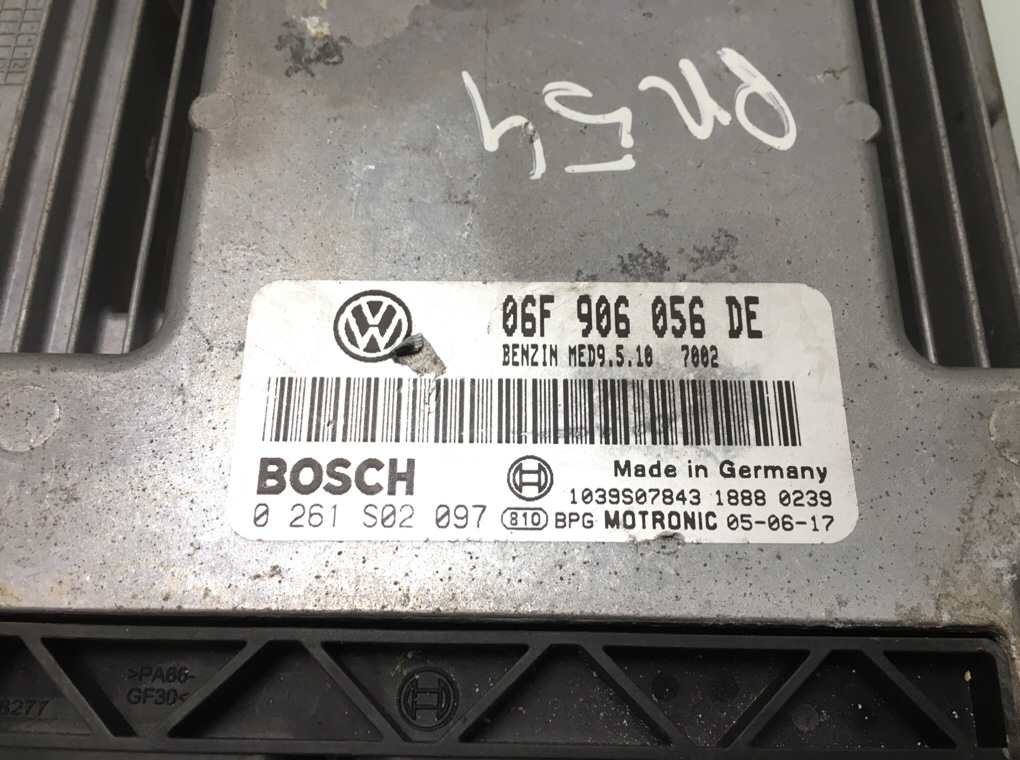 Блок управления двигателем бу для Volkswagen Golf 5 2.0 FSI, 2005 г. Блок управления двигателем бу для Volkswagen Golf 5 2.0 FSI, 2005 г.