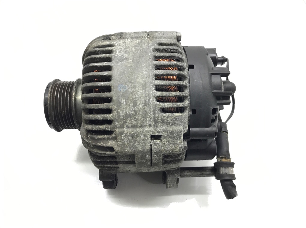 Генератор бу для Volkswagen Passat B6 2.0 TDi, 2007 г.