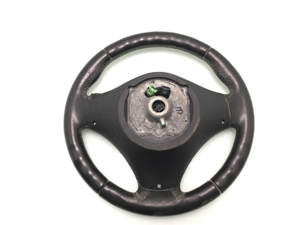 Руль бу для BMW 1 E87/E81/E82/E88 1.6 i, 2005 г. Руль бу для BMW 1 E87/E81/E82/E88 1.6 i, 2005 г.