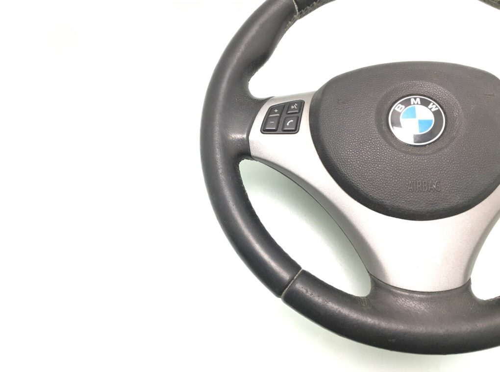 Руль бу для BMW 1 E87/E81/E82/E88 1.6 i, 2005 г. Руль бу для BMW 1 E87/E81/E82/E88 1.6 i, 2005 г.