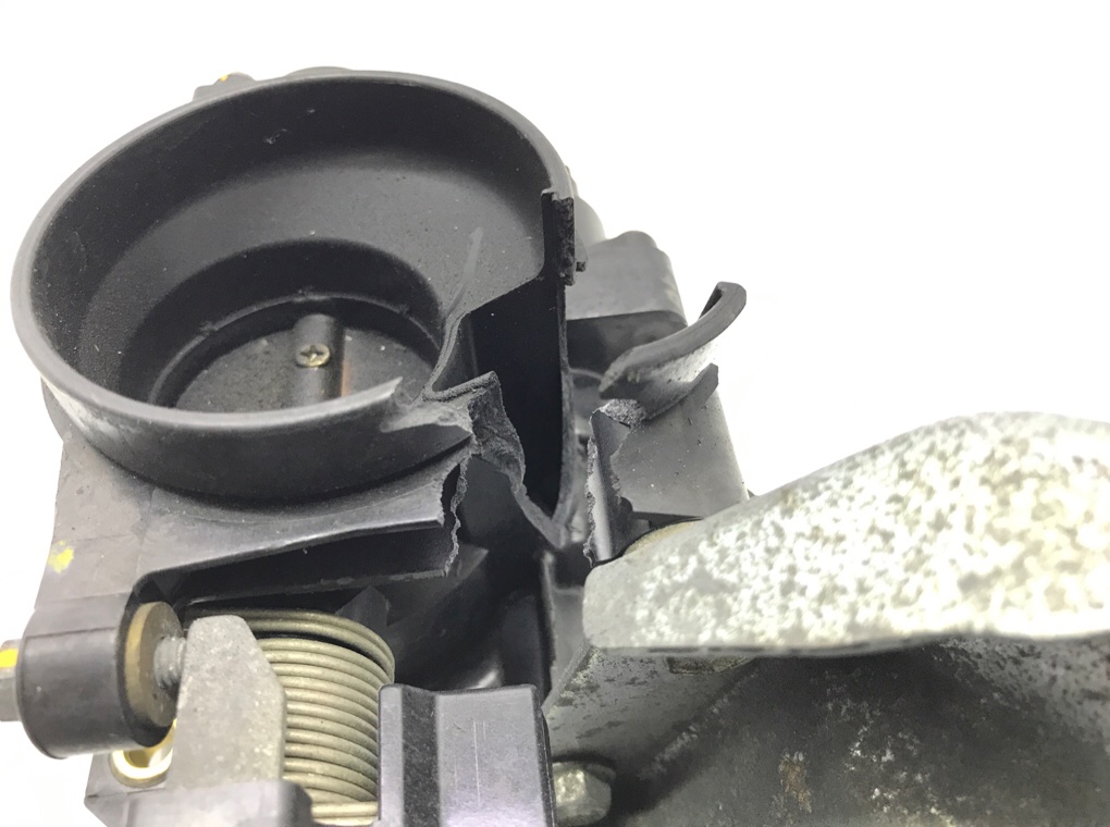 Заслонка дроссельная бу для Peugeot 107  1.0 i,  2008 г.