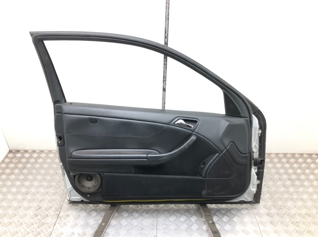 Дверь передняя левая бу для Mercedes C W203 1.8 i,  2005 г.