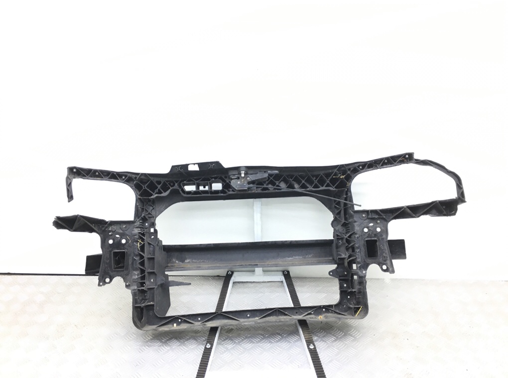 Панель передняя (телевизор) бу для Seat Ibiza 3 1.2 i, 2008 г. Панель передняя (телевизор) бу для Seat Ibiza 3 1.2 i, 2008 г.