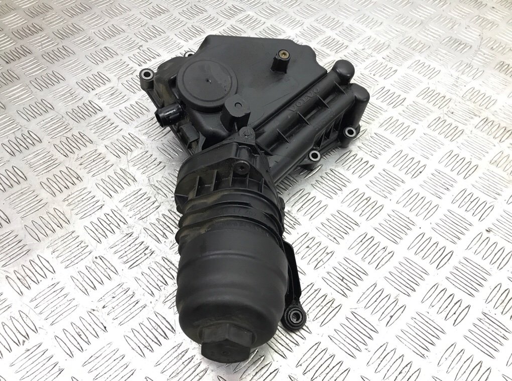 Корпус масляного фильтра бу для Volvo XC60 2.0 D, 2010 г. Корпус масляного фильтра бу для Volvo XC60 2.0 D, 2010 г.