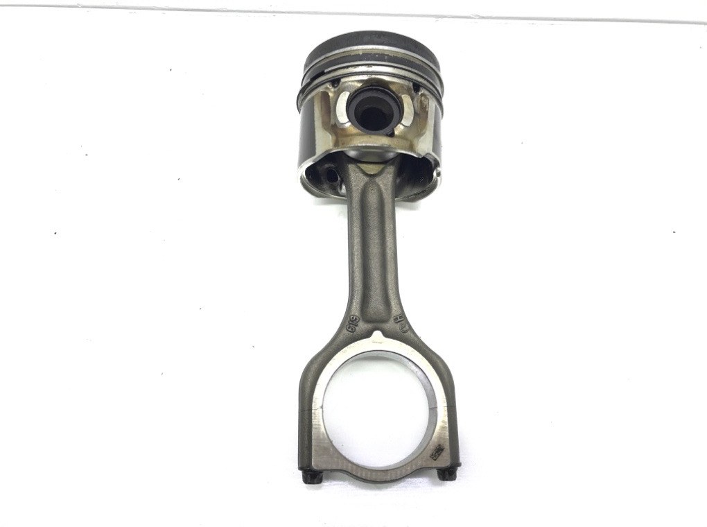 Поршень бу для Volvo V50 1.6 TD, 2012 г.