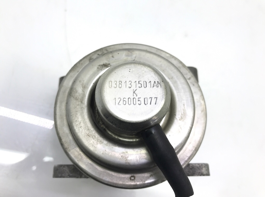 Клапан EGR бу для Volkswagen Jetta 1.9 TDi, 2006 г. Клапан EGR бу для Volkswagen Jetta 1.9 TDi, 2006 г.
