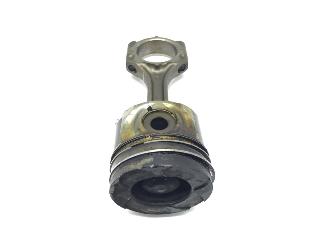 Поршень бу для Toyota Avensis 2.0 D-4D, 2012 г. Поршень бу для Toyota Avensis 2.0 D-4D, 2012 г.