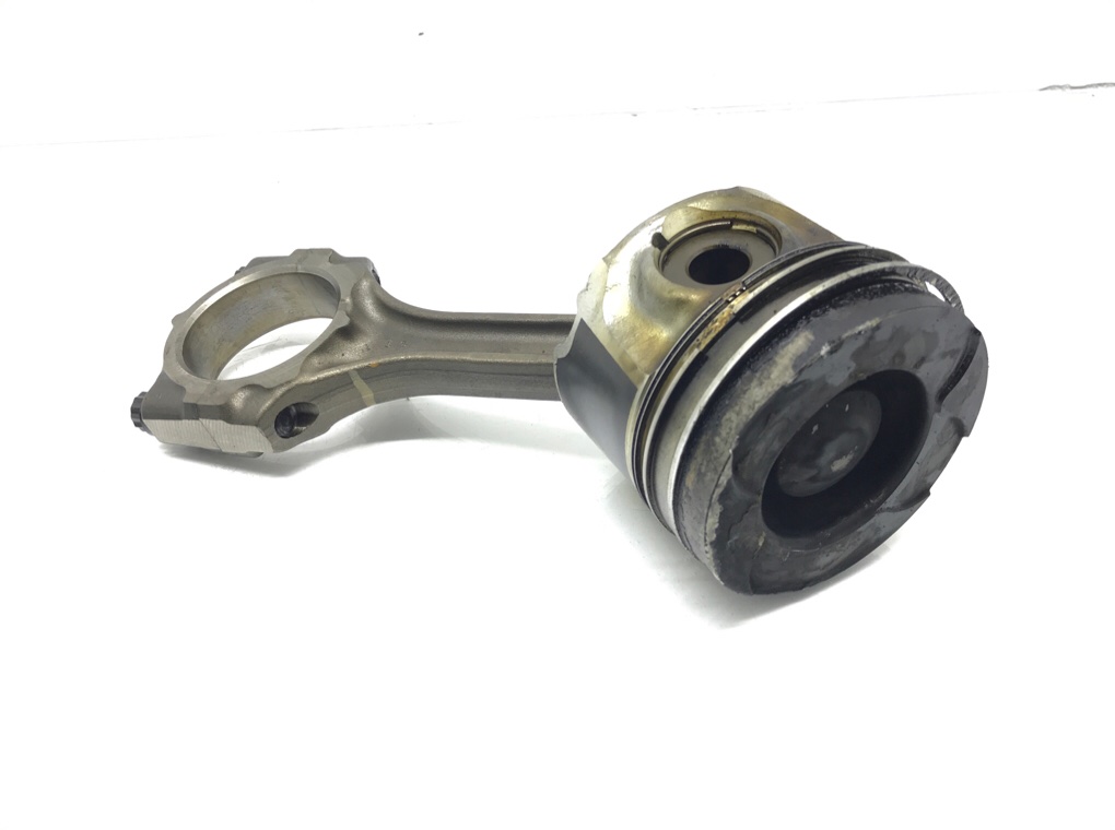 Поршень бу для Toyota Avensis 2.0 D-4D, 2012 г. Поршень бу для Toyota Avensis 2.0 D-4D, 2012 г.