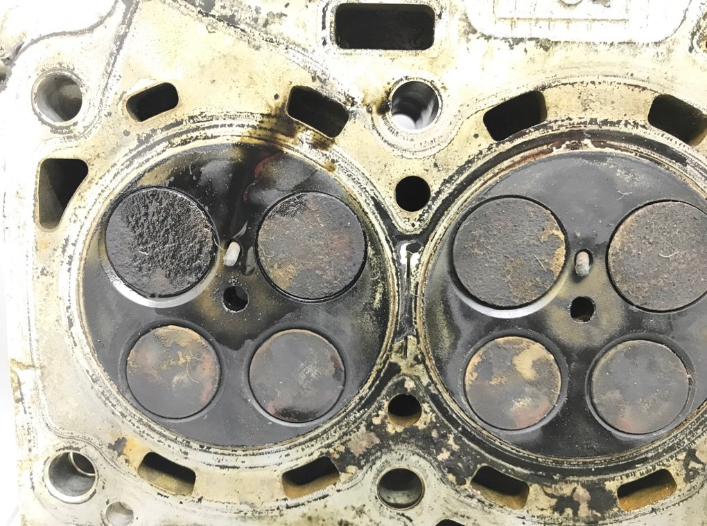 Головка блока цилиндров бу для Toyota Avensis  2.0 D-4D,  2012 г.