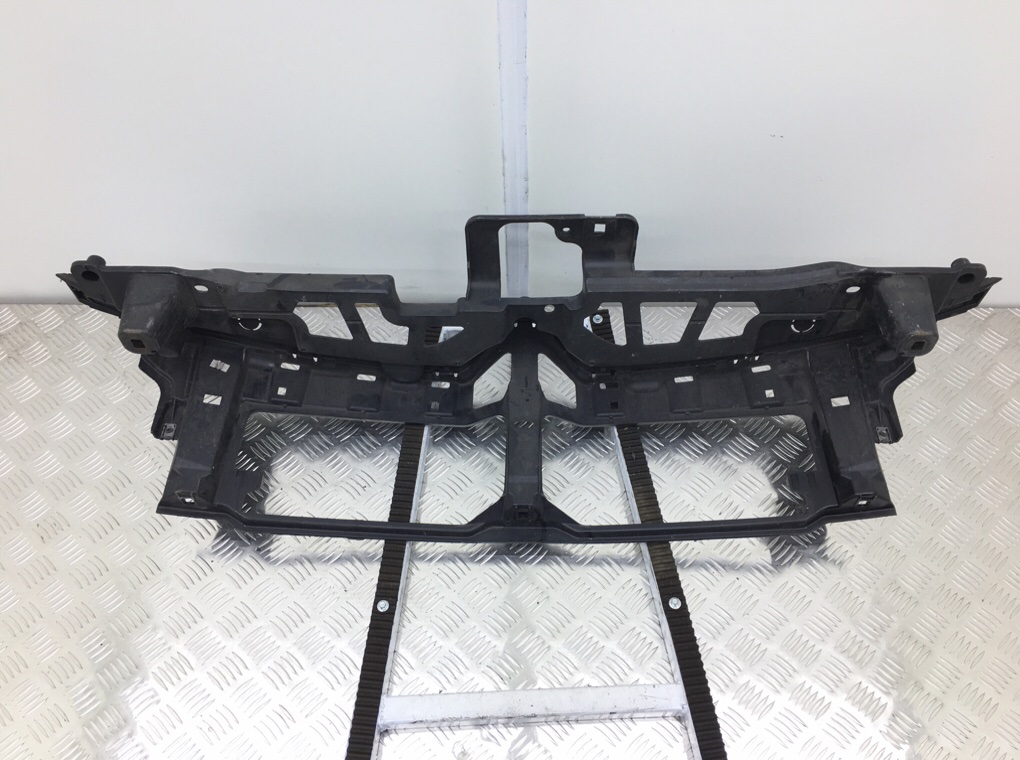 Кронштейн крепления бампера переднего бу для Citroen C4 Picasso 2 1.6 HDi, 2016 г. Кронштейн крепления бампера переднего бу для Citroen C4 Picasso 2 1.6 HDi, 2016 г.