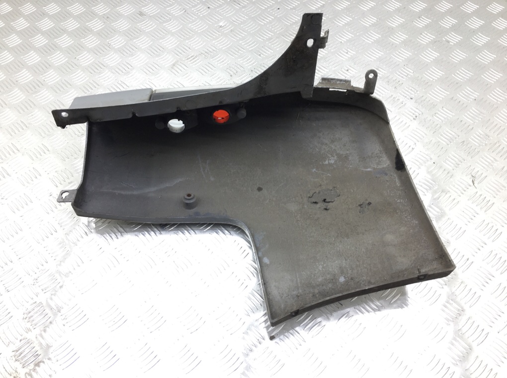 Клык бампера задний правый бу для Renault Trafic 2 2.0 CDTi, 2008 г. Клык бампера задний правый бу для Renault Trafic 2 2.0 CDTi, 2008 г.