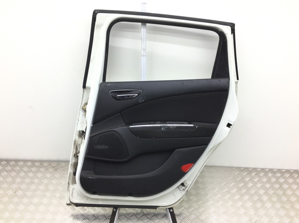 Дверь задняя правая бу для Lancia Delta  1.6 i,  2011 г.