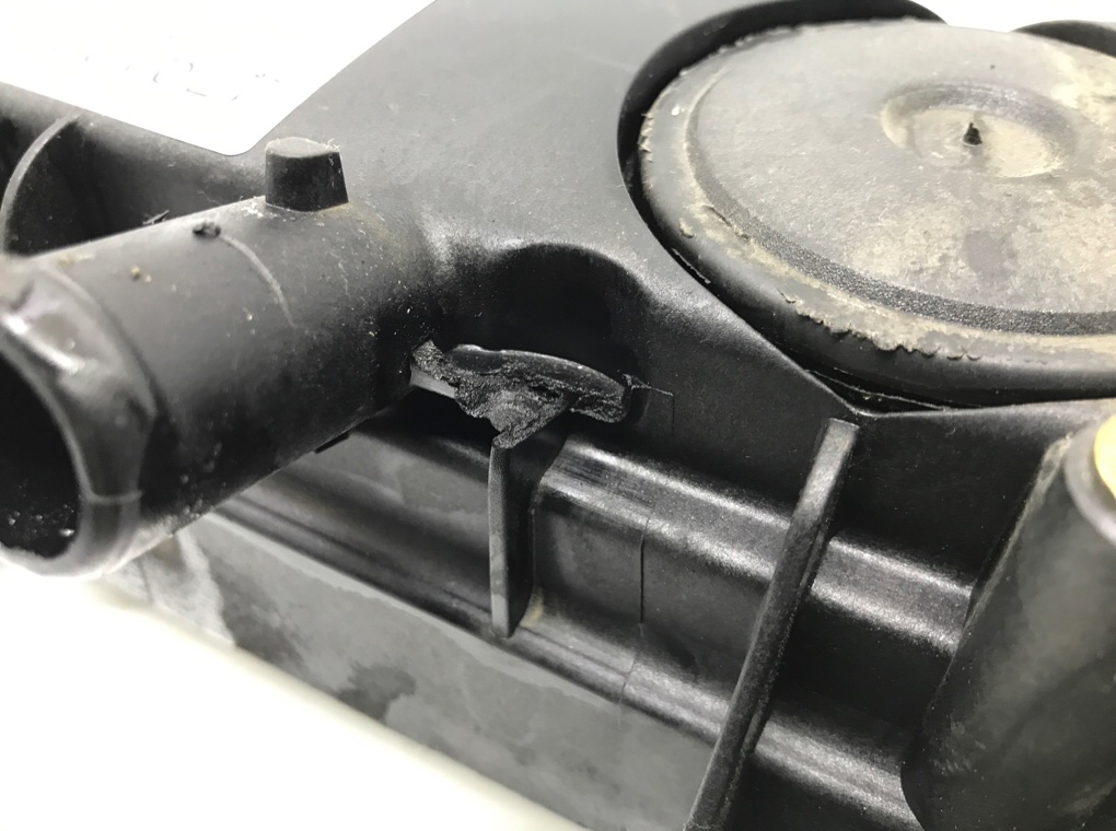 Клапанная крышка бу для Opel Zafira B 1.9 CDTi,  2007 г.