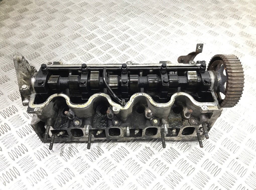 Головка блока цилиндров бу для Opel Zafira B 1.9 CDTi, 2007 г.