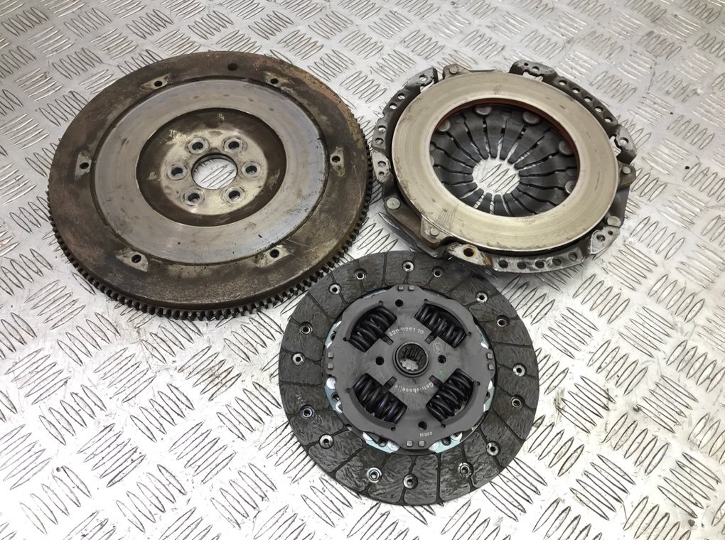 Комплект сцепления бу для Opel Corsa D 1.2 i,  2011 г.