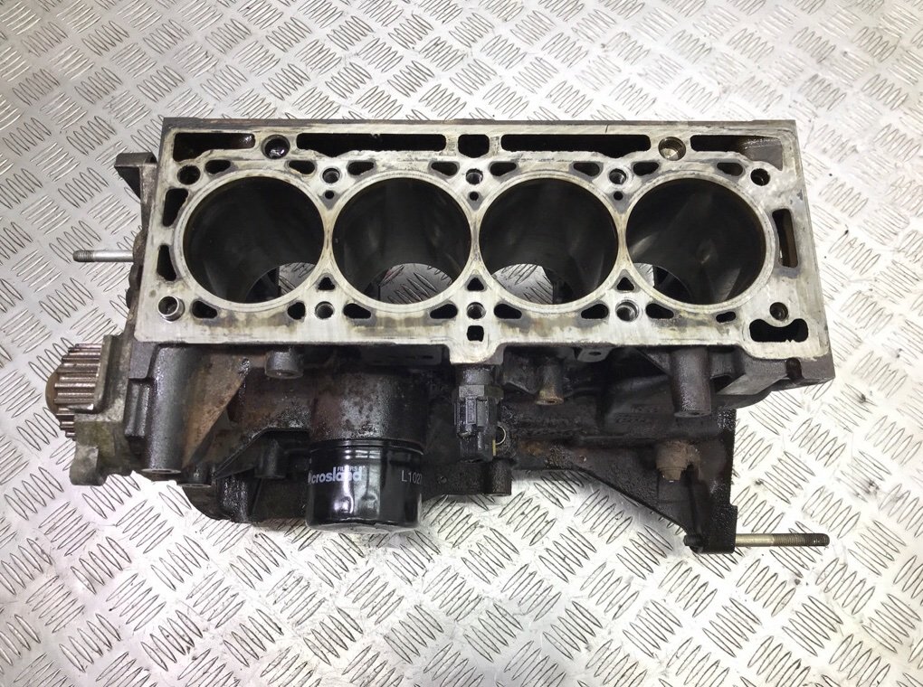 Блок цилиндров бу для Renault Clio 3 1.4 i, 2006 г.