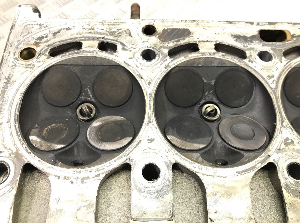 Головка блока цилиндров бу для Volkswagen Golf 5 1.4 TSi, 2008 г. Головка блока цилиндров бу для Volkswagen Golf 5 1.4 TSi, 2008 г.