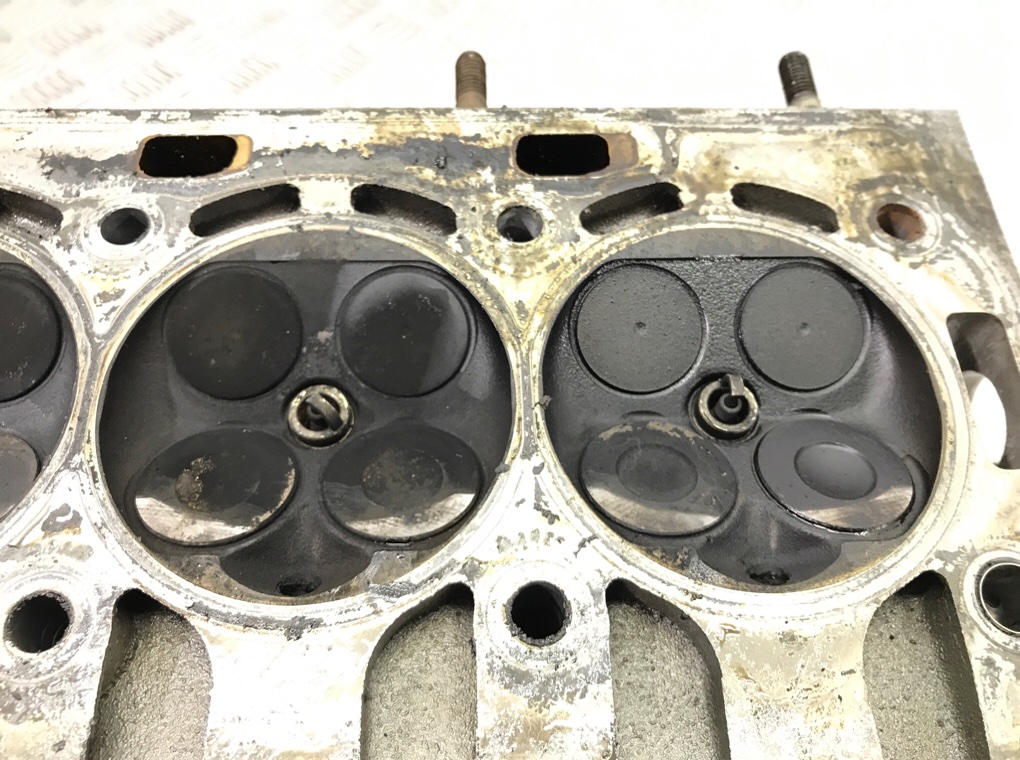 Головка блока цилиндров бу для Volkswagen Golf 5 1.4 TSi, 2008 г. Головка блока цилиндров бу для Volkswagen Golf 5 1.4 TSi, 2008 г.