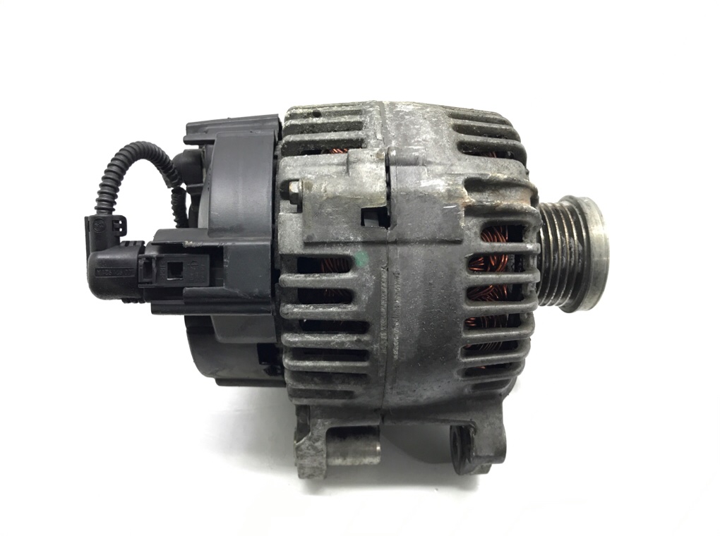 Генератор бу для Volkswagen Golf 5 1.4 TSi, 2008 г. Генератор бу для Volkswagen Golf 5 1.4 TSi, 2008 г.