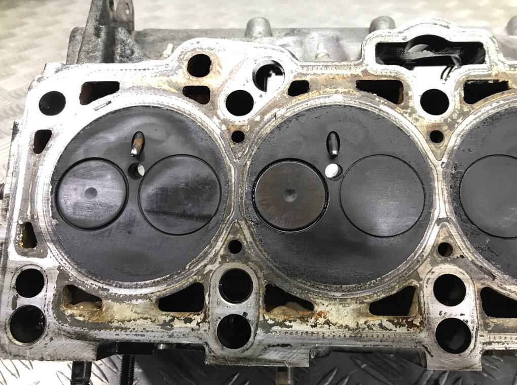 Головка блока цилиндров бу для Volkswagen Jetta 5 1.9 TDi, 2007 г. Головка блока цилиндров бу для Volkswagen Jetta 5 1.9 TDi, 2007 г.
