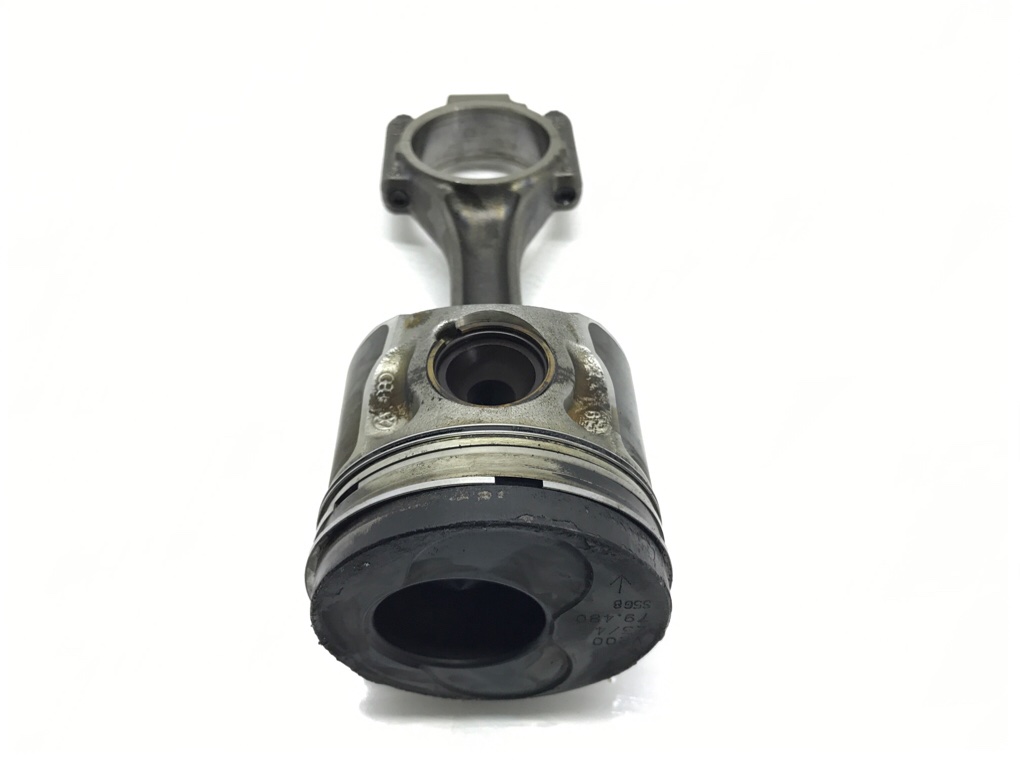 Поршень бу для Audi A3 8P 1.9 TDi,  2006 г.