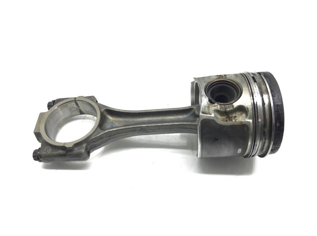 Поршень бу для Audi A3 8P 1.9 TDi,  2006 г.